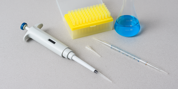 Cómo calibrar micropipetas: métodos, pasos y recomendaciones prácticas